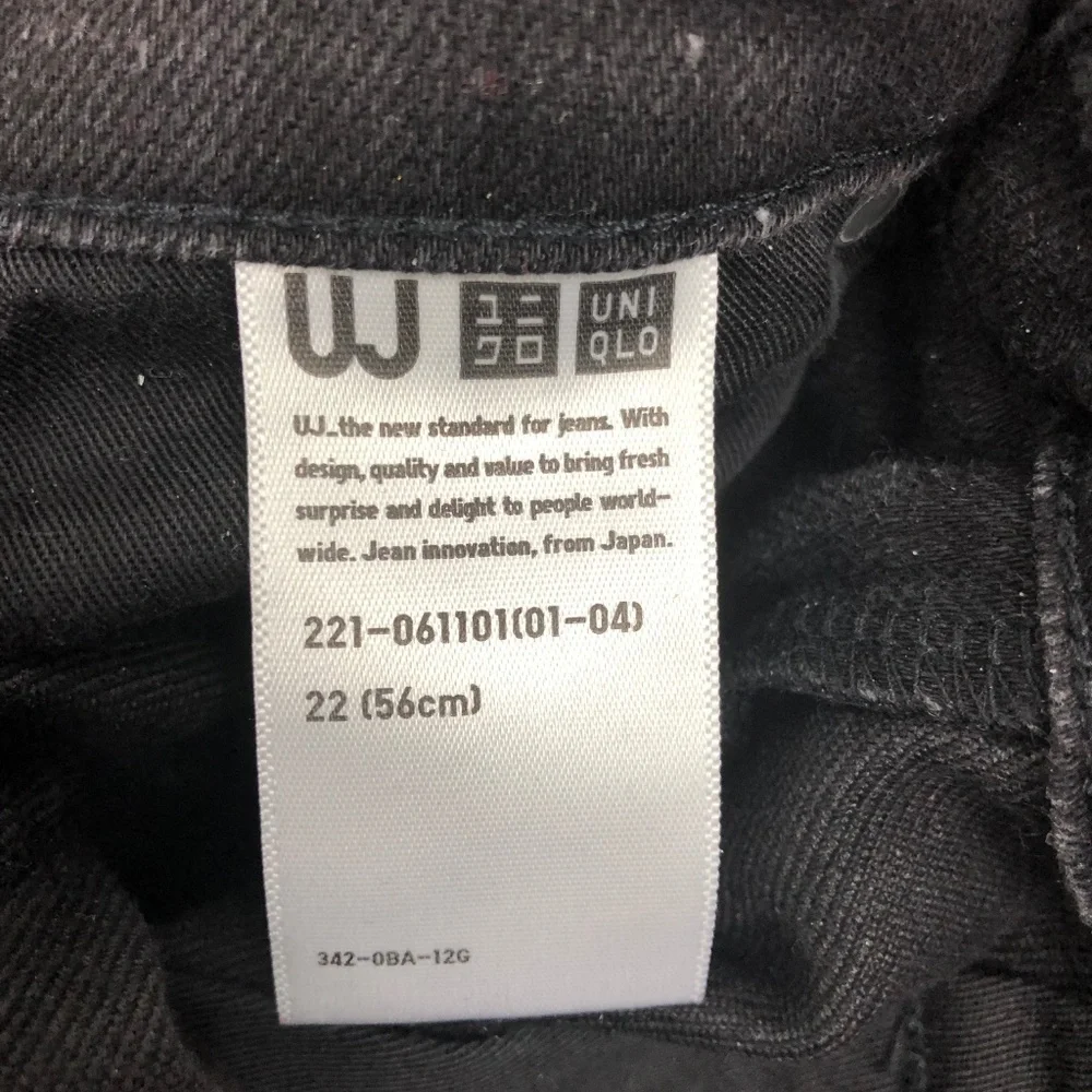 Uniqlo Black Skinny Fit Tapered Jeans 22
